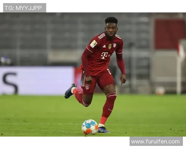 球星足球脚步灵活技巧解析展现速度与精准的完美结合